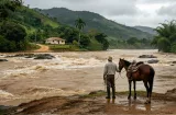 La trampa de las crecidas: Falta de puentes convierte ríos en fosas comunes