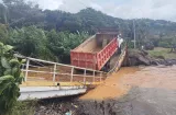 Colapsa puente en Colón y deja incomunicadas a 50 viviendas