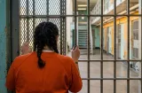 La mandan a la prisión por  presunto abuso sexual contra dos menores de edad