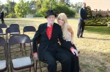 Viuda de Hugh Hefner revela agresiones y abusos en la Mansión Playboy