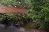 ¡Se vino abajo el puente en Toabré! Reportan personas atrapadas