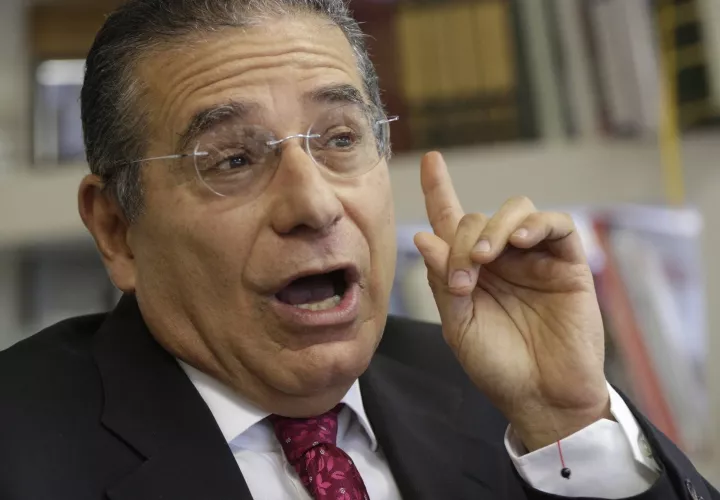 Nuevamente para Ramón Fonseca Mora, Jürgen Mossack y para quien