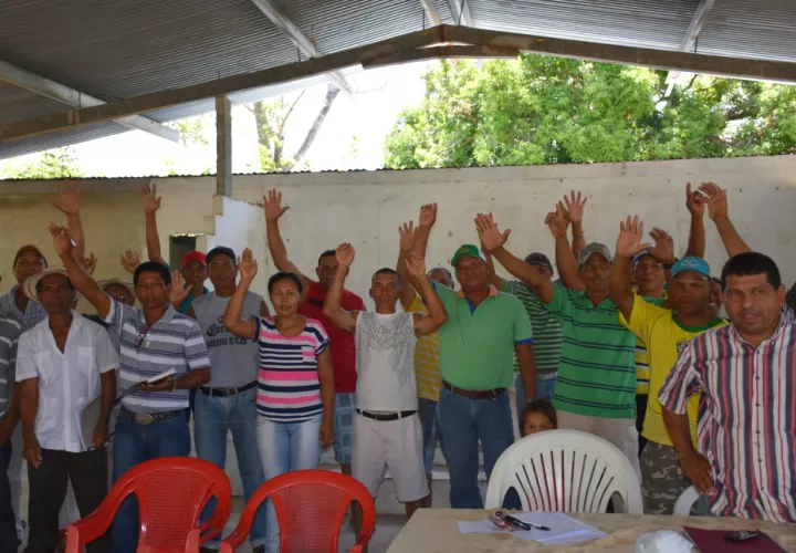 Residentes aprueban la manifestación del lunes. (Foto: Adames)