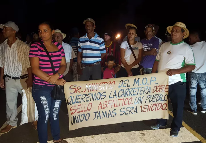 Quieren su carretera. (Foto:Víctor Eliseo Rodríguez)