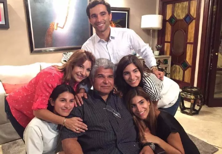 Para toda la familia Mulino, que demostró tener la misma estirpe valiente y aguerrida del exministro José Raúl. Ya está en su casa con su familia, donde siempre debió haber estado durante este proceso judicial. Ahora, a seguir trabajando para demostrar su inocencia, y luego, por la democracia panameña.