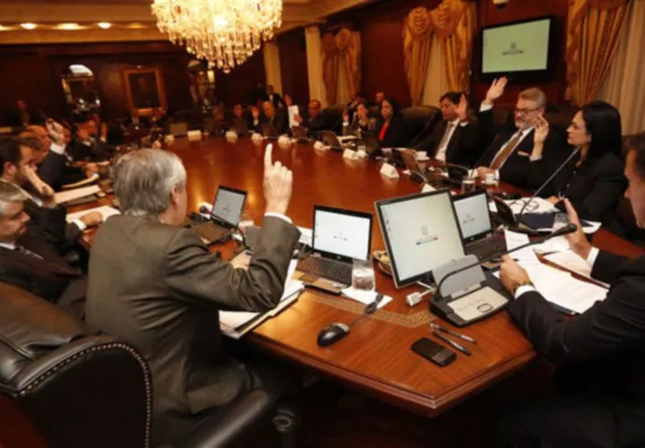 A los ministros del gabinete de Juan Carlos Varela, pues la más reciente encuesta de Dichter & Neira confirma que la peor nota en la gestión del gobierno la tienen precisamente ellos. La inconformidad en la labor que ejecutan algunos jefes de las carteras ministeriales se ve reflejada cuando el 55% de los encuestados califica de “mala” su gestión.
