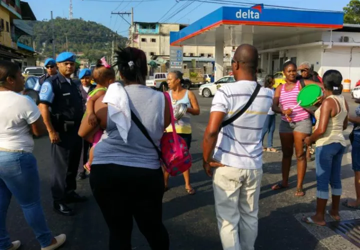 La comunidad protestaba para mejoras en centro de salud.