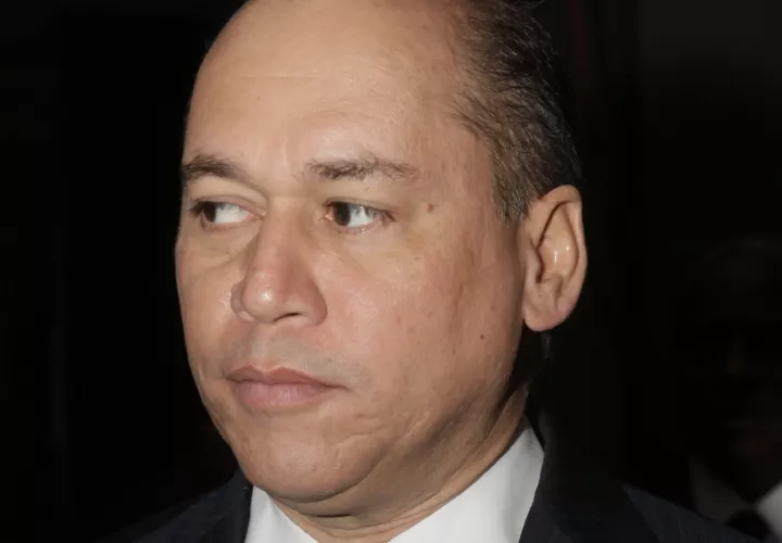 Para el ministro de Seguridad, Rodolfo Aguilera, y para su viceministro, Rogelio Donadío, quienes han dejado al descubierto las peleas internas y el clima de intriga, insultos y abusos a lo interno del Minseg. Esto, mientras el hampa y la inseguridad acechan a los ciudadanos. Lo mínimo que deberían hacer es renunciar.