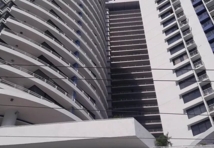 Hombre muere al caer de edificio en avenida Balboa | Critica