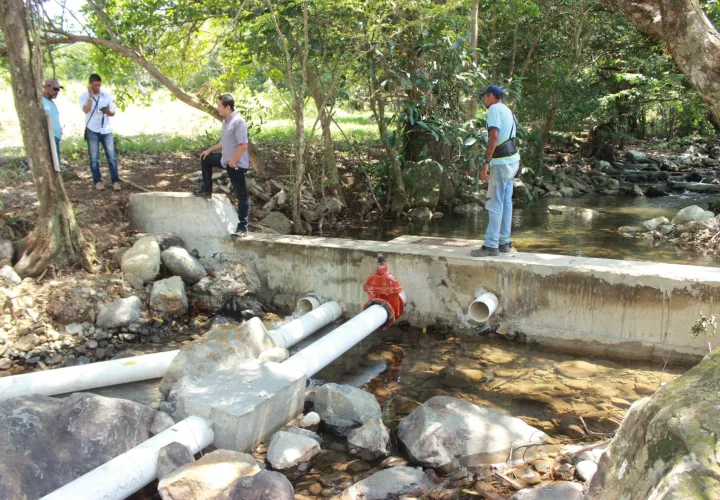 La extensión de las barreras agrícolas, la devastación de bosques y la invasión de tierras están afectando la calidad de las fuentes de agua en Santa Fe.  /  Foto: José Adames
