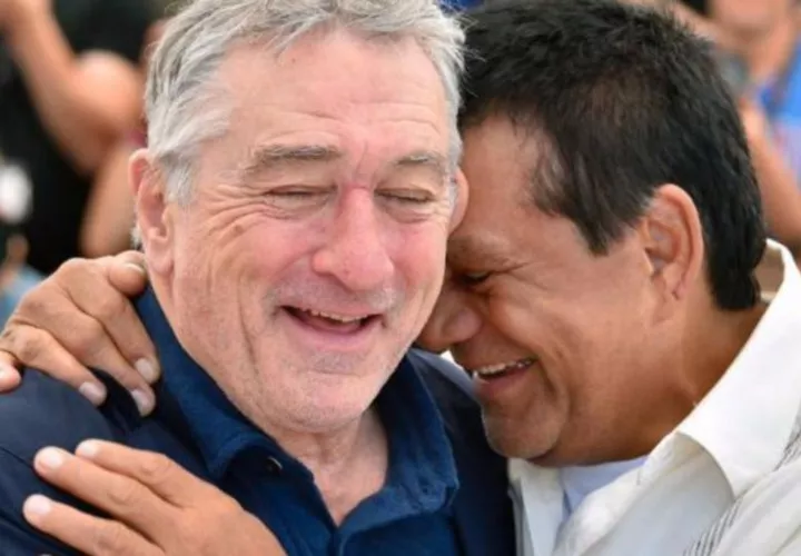 Para el “Cholo” Roberto Durán, quien se paseó como los grandes artistas del séptimo arte en la alfombra roja del festival de Cannes en Francia para promocionar la exhibición de la película sobre su vida “Hands of Stone”. Se desfiló con Robert DeNiro y Édgar Ramírez, que lo interpreta en el filme. ¡Mucho Cholo!