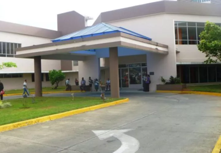 A los asegurados. Análisis realizados en los ductos del sistema de aire acondicionado del hospital Irma de Lourdes Tzanetatos revelaron la presencia del hongo Aspergillus, por lo que autoridades de la Caja de Seguro Social mantendrán el cierre de la instalación por seguridad. No se sabe cuánto tomará para su reapertura.