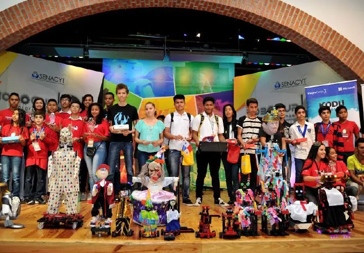 Para todos los jóvenes entre 11 y 19 años que conformaron los equipos participantes del RoboCupJunior Panamá 2016, una competencia de robótica para estudiantes, en la que demostraron su talento, ingenio y conocimiento. Fueron en total 46 equipos que participaron. ¡Hay que seguir incentivando a la juventud!