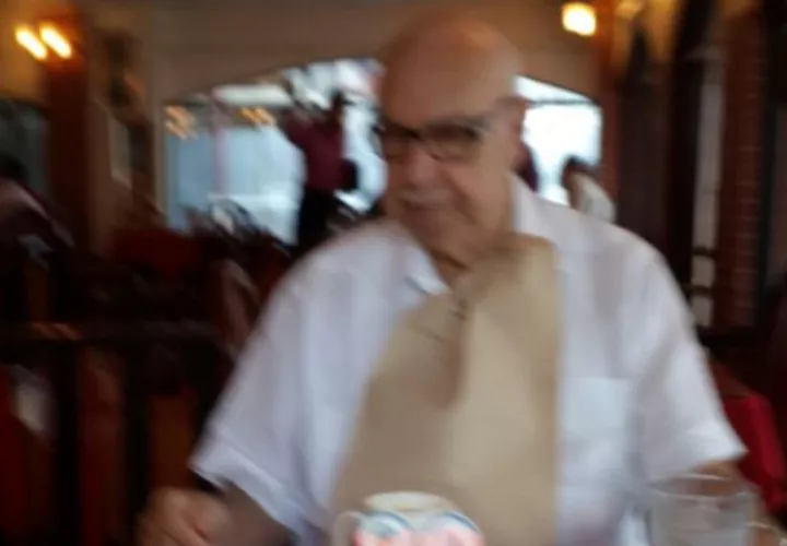 Para Juan Bautista Chevalier, exministro y una leyenda viviente del Panameñismo, que ayer cumplió 90 años y lo celebró con sus amigos en un restaurante de la localidad. “JuanCheva” está clarito como el agua de la tinaja. ¡Mucha gente le está pidiendo el secreto!