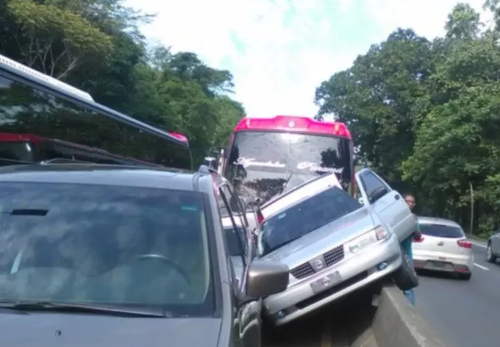 Para todos los que conducen ya sea para transportarse o trabajar. La Policía de Tránsito reveló que hay 202 víctimas fatales por accidentes en el país en 150 días de lo que va del año. Unas 17 víctimas más en comparación con el año pasado. Hay que manejar a la defensiva y nada de alcohol. Nuestras vidas están en juego.