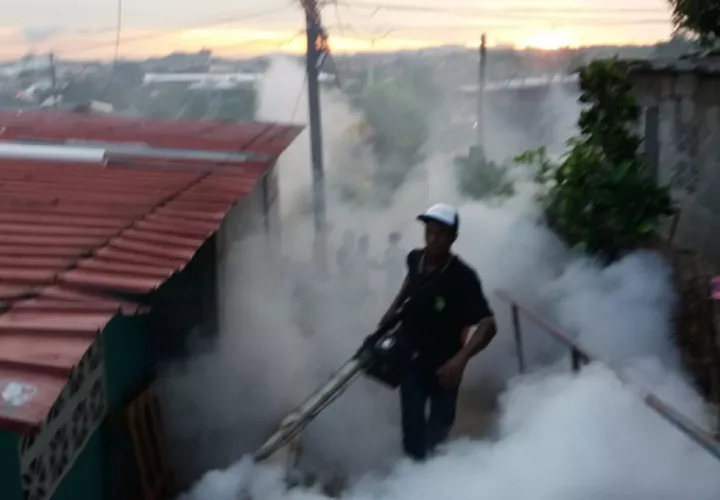Para las cuadrillas de la junta comunal de Juan Díaz, que diariamente continúan con los operativos de fumigación en las distintas comunidades del corregimiento. Se les pide colaboración a los residentes para que el personal realice su trabajo y así eliminar la gran cantidad de mosquitos que prolifera en el sector.