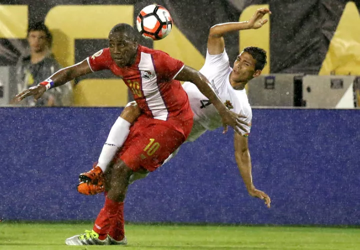 El panameño Luis Tejada lleva el dorsal 10. 