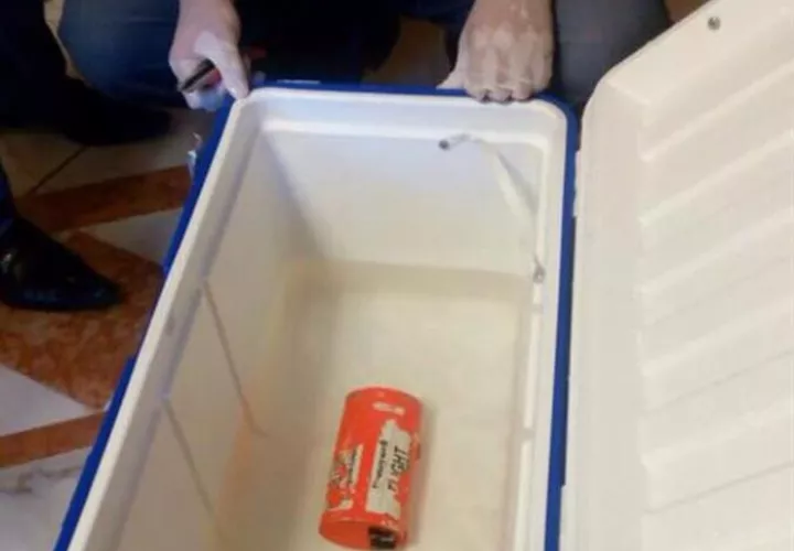 Fotografía facilitada por el ministerio de Aviación Civil que muestra una de las dos cajas negras.  /  Foto: EFE