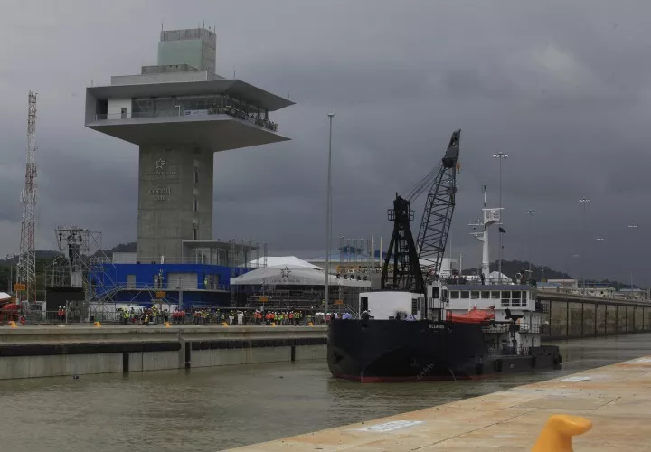 A todos los miles de panameños que irán mañana a festejar la apertura del nuevo Canal ampliado. Recuerden desayunar bien, llevar agua, zapatos cómodos, un capote por si llueve (no aceptarán entrar con paraguas), ropa ligera y holgada, y nada de bebidas alcohólicas.