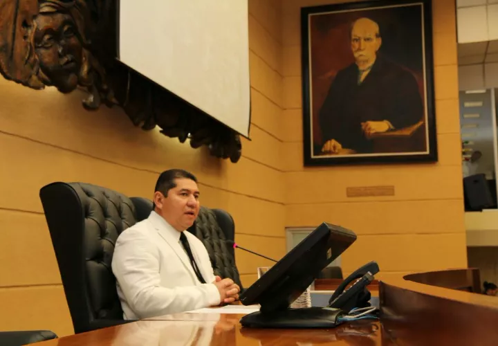 En la imagen el reelecto presidente de la Asamblea Nacional de Diputados  durante la instalación de la primera magistratura del III periodo.  /  Foto: @rdeleonsanchez 