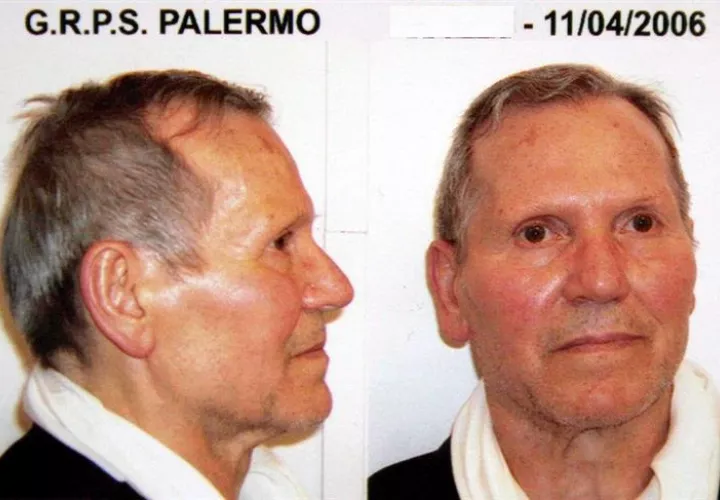 Imagen distribuida por la policia italiana que muestra al jefe de la mafia Bernardo Provenzano tras su arresto.  /  Foto: EFE Archivo