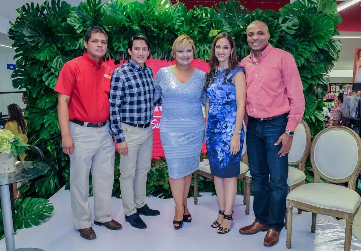  Jorge Sánchez (Gerente de Rey Paseo Albrook), Edison Rodríguez (Gerente de Industrias Carnes Rey), Clara del Vasto (Gerente de Dulcería Rey), Adriana Guizado (Gerente de Mercadeo Grupo Rey) y Nicolás Batista (Gerente de División de Perecibles).  