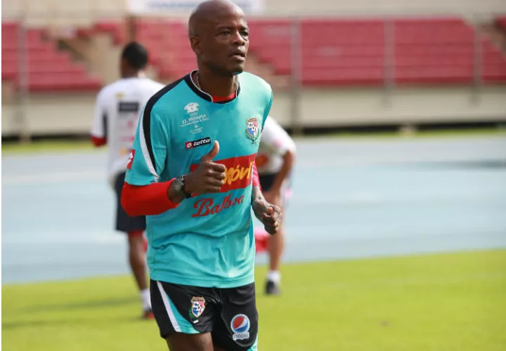 Julio Dely cuando dirigía a la selección de Panamá. Foto Archivo
