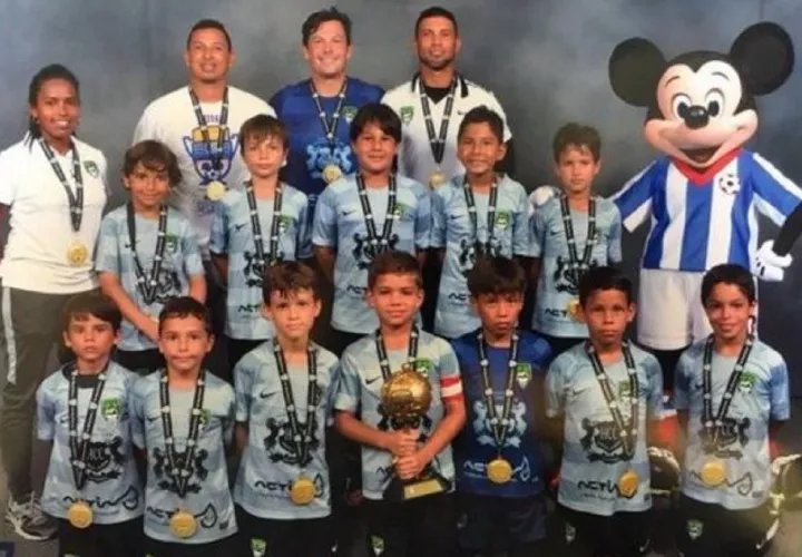 Para todos los integrantes del equipo de fútbol Costa del Este FC que recientemente participaron en la Copa Disney en la ciudad de Orlando, Florida, en los Estados Unidos, y se alzaron con los primeros lugares en distintas categorías. Felicidades, muchachos, sigan cosechando éxitos. 