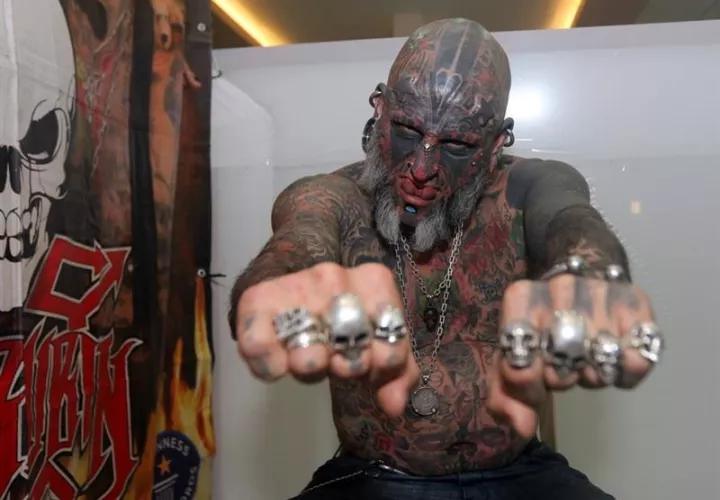 El uruguayo Víctor Peralta participa como invitado especial durante la IV Convención Internacional Tatto 2016, que se celebra hasta el domingo en la ciudad boliviana de Santa Cruz.  /  Foto: EFE