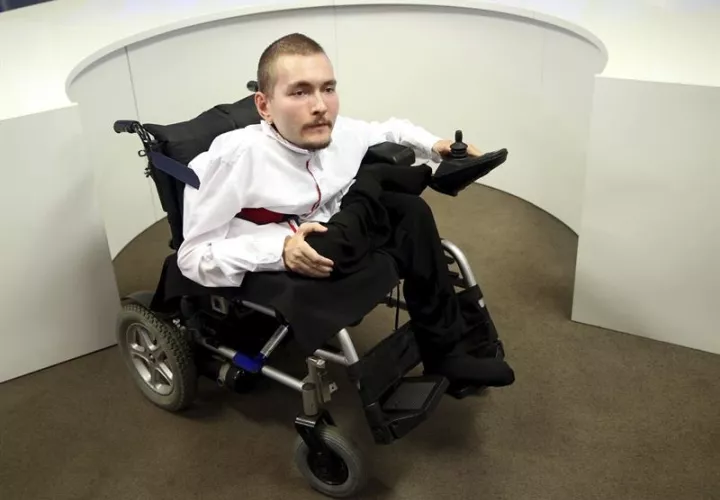 El ingeniero Valery Spiridonov, que sufre atrofia muscular espinal con un pronóstico fatal.  /  Foto: EFE