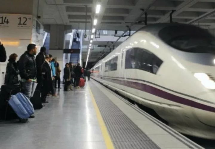 Los pasajeros llegaron a su destino de madrugada, con varias horas de retraso.  /  Foto: EFE Archivo