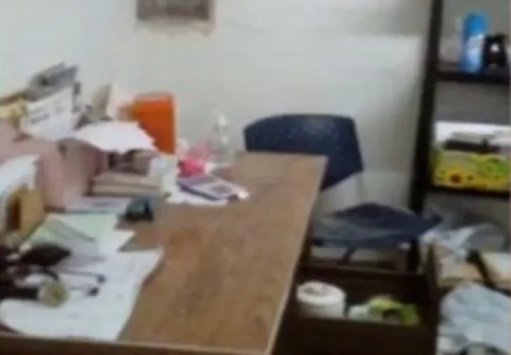 Para la partida de buenos para nada que vandalizaron el centro de salud de Curundú. Según explicaron autoridades médicas, no se robaron nada, sino que desordenaron las gavetas, papeles y medicamentos en el suelo, forzaron la caja registradora y vertieron medicamentos sobre las computadoras. Pura maldad.