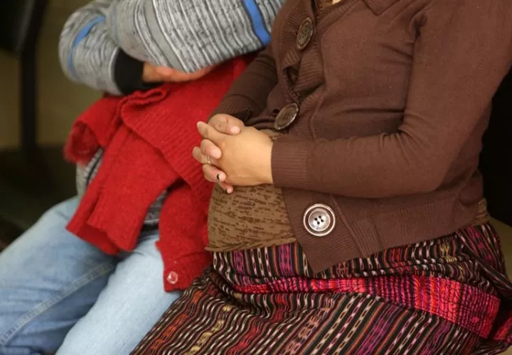 El estudio evalúa los síntomas desde las primeras semanas de embarazo, inmediatamente después de la concepción, y confirma que existe una asociación protectora entre la náusea y el vómito y un menor riesgo de pérdida del embarazo.  /  Foto: EFE