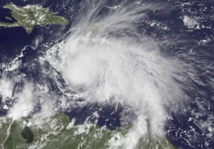 Las últimas previsiones apuntaban a un giro de la tormenta hacia el este.  /  Foto: AP