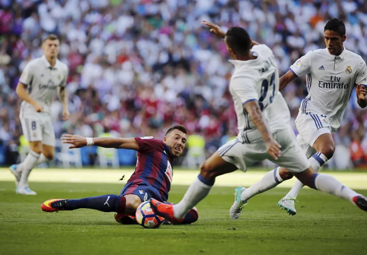 Sergi Enrich en el partido contra el Real Madrid. Foto EFE