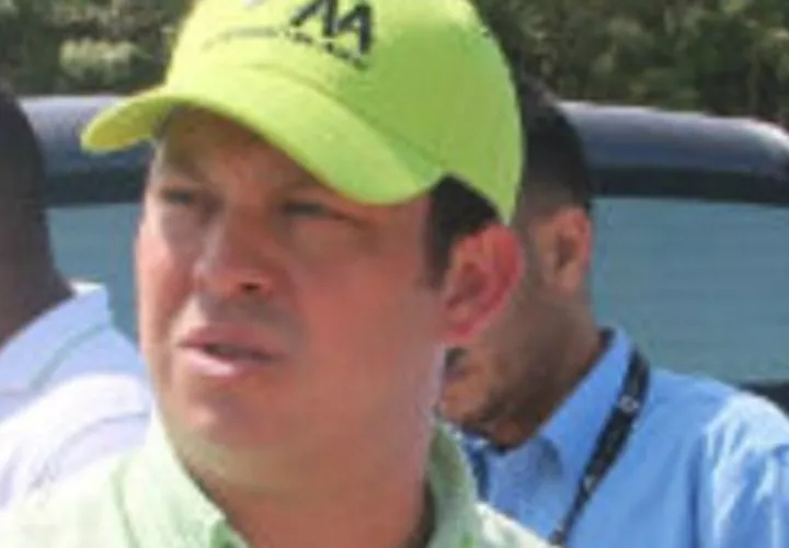 Para el director de la Autoridad de Aseo Urbano y Domiciliario, Eladio Guardia, quien parece no importarle la salud de los panameños y no resuelve el problema de la recolección de la basura, cuestión que preocupa tanto a los ediles, quienes recientemente alzaron su voz en el Consejo Municipal, como a la ciudadanía en general.