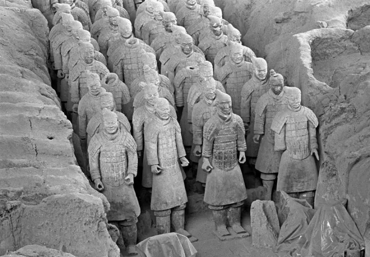 Dos milenios después de su creación y 42 años después de su descubrimiento, el debate sobre el origen del Ejército de Terracota de Xian (China) sigue vivo y se ha visto agitado esta semana por nuevos hallazgos que apuntan a posible influencia griega.  EFE