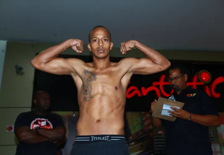 Jonathan Arenas no tuvo problemas con el peso en su última pelea.