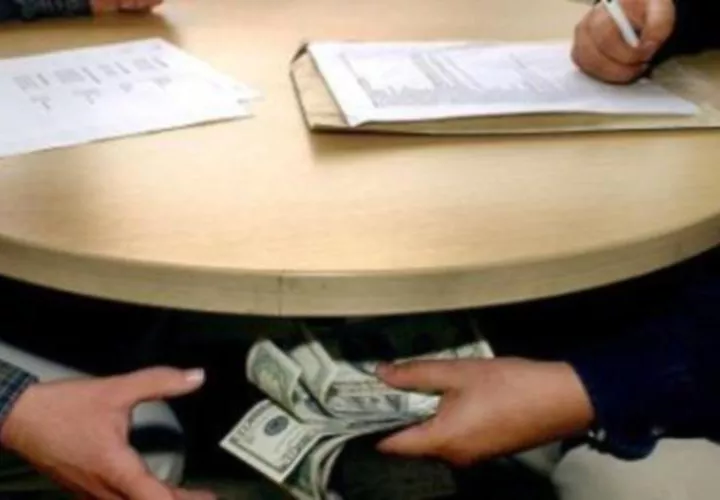 Para las autoridades fiscalizadoras que deben investigar acerca de los negociados que se están dando dentro de una institución por los lados de la Transístmica y ahora más que se acerca la época navideña y de fin de año.