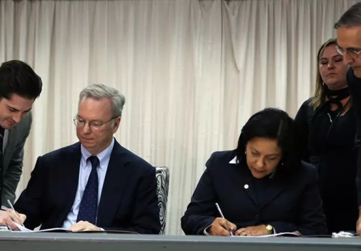 Firma del documento.  /  Foto: EFE