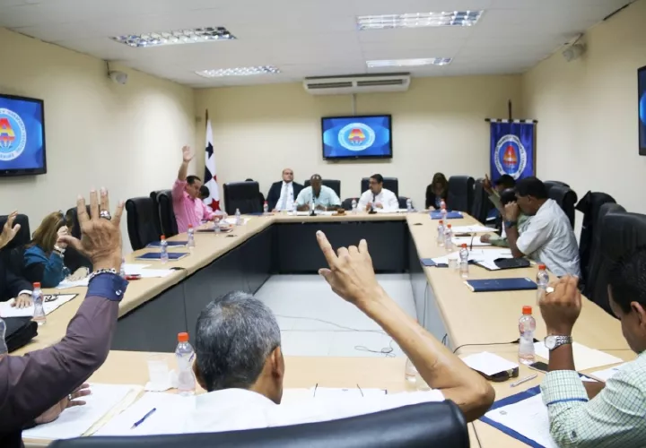 Para el pleno de la Junta Directiva de la Autoridad del Tránsito y Transporte Terrestre (ATTT) que aprobó la resolución JD-56 del 21 de diciembre de 2016, por la cual se autoriza la creación de los Juzgados de Tránsito de los distritos de Chitré, La Chorrera y Colón, que tendrán a su cargo los procesos de tránsito instaurados en las provincias de Herrera, Panamá Oeste y Colón, respectivamente.