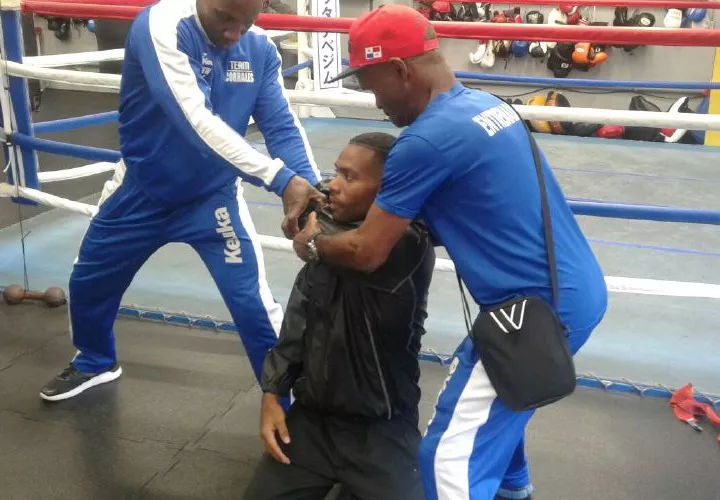 Corrales junto a sus entrenadores.