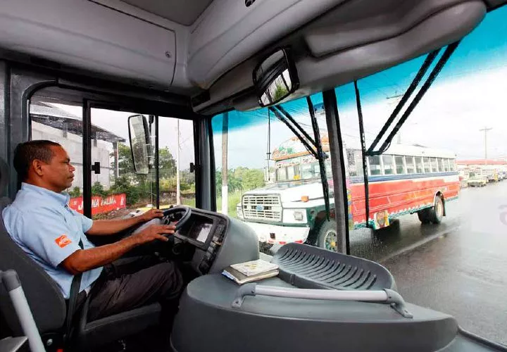 Para los operadores de las unidades de metrobús. A partir del mes de febrero de 2017, el Instituto Nacional de Formación Profesional y Capacitación para el Desarrollo Humano (Inadeh) retomará las capacitaciones para ellos, anunció la institución. Deberán entrenar con simuladores sobre varios escenarios posibles.