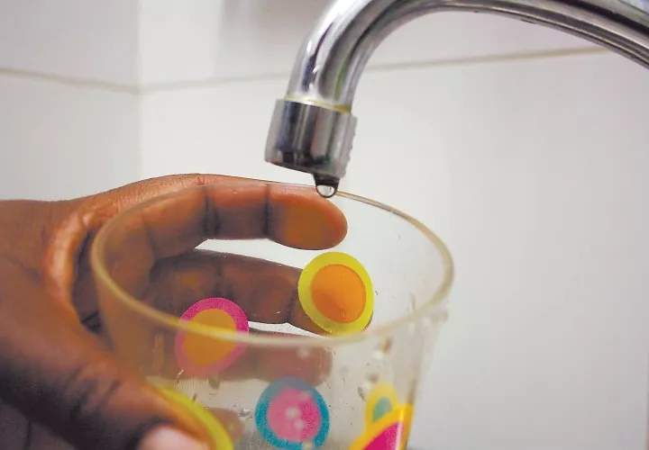 A la gente del corregimiento de Chiriquí, en el distrito de David, provincia de Chiriquí. El Idaan informó que mañana 7 de enero se interrumpirá el suministro de agua potable, debido a trabajos de interconexión desde la planta potabilizadora del área hasta el proyecto urbanístico Valle del Sol. Será de 8:00 a.m. a 12:00 m.d.