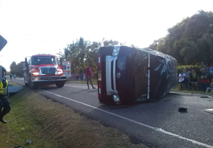 Las investigaciones determinarán cual de los dos conductores tuvo a culpa.  /  Foto: @bomberoscocle