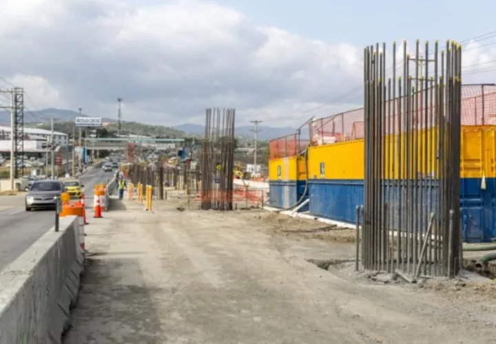 Para los más de 8,000 trabajadores de la empresa Odebrecht en Panamá, quienes emitieron una carta abierta al país en la que advierten que hay sectores que quieren ver arder al país, sencillamente largando a Odebrecht y dejándolos sin empleo. Hay que investigar, pero las obras deben seguir por el bien del país.