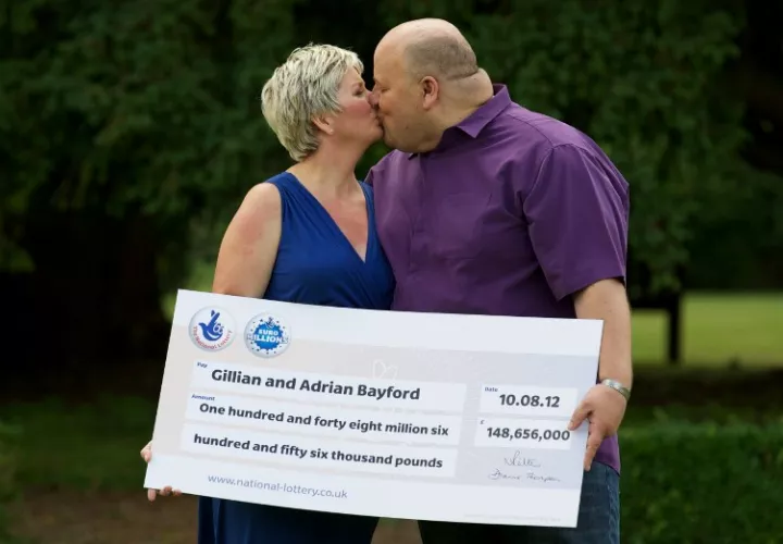 El matrimonio Bayford al ganar la lotería.  / Foto:AFP
