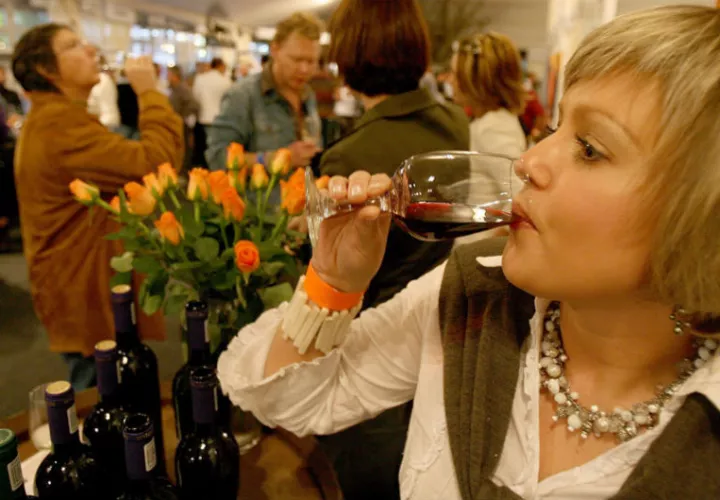 La ingesta exagerada de bebidas alcohólicas puede afectar la salud. /  Foto: EFE