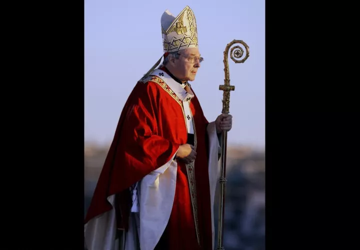 En la imagen el cardenal George Pell, quien declaró en vistas previas sobre cómo las autoridades eclesiásticas respondieron a las acusaciones de abusos a menores durante su época en el país.  /  Foto: AP