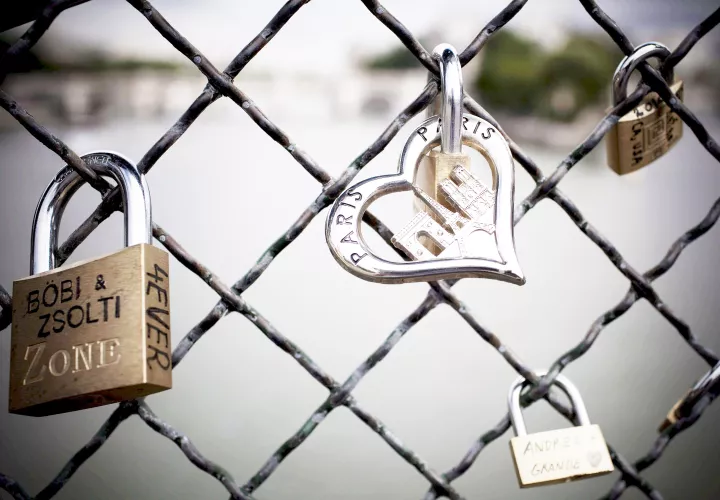 Hay cosas del pasado que  no se pueden solucionar y hay que evitar que sigan mermando la relación. /  Foto: EFE
